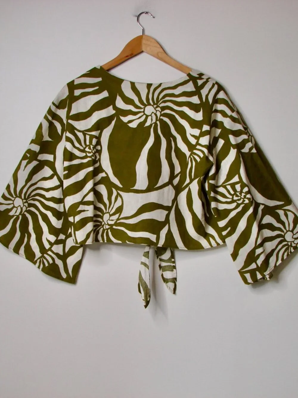H&M Linen Blend Green White Tie Front Blouse Tropical Summer NEW NWT Large - Picture 10 of 13